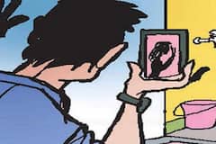 சிறுமி குளிக்கும்போது மொபைல் போனில் போட்டோ எடுத்த நபர் போக்சோவில் கைது