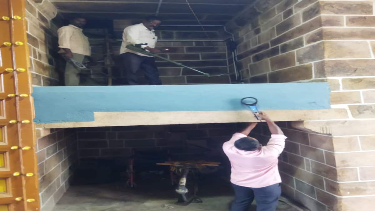 சீர்காழியில் வெடிகுண்டு மிரட்டல்: பள்ளி மற்றும் கோயிலில் பரபரப்பு!