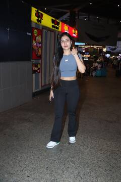 क्रॉप टॉप के साथ ब्लैक ट्राउजर में धनश्री वर्मा का एयरपोर्ट पर दिखा स्टाइलिश अंदाज, तस्वीरें वायरल