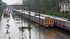 Mumbai Rains Local Train: मुंबईतील लोकल ट्रेनच्या प्रवाशांसाठी महत्त्वाची बातमी, मध्य रेल्वे अर्धा तास लेट, हार्बर अन् ट्रान्स हार्बरची परिस्थिती काय?