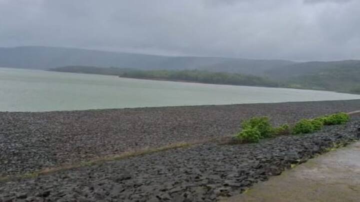 कोयना धरणातून 12 हजार विसर्ग सुरु करण्यात आला आहे.