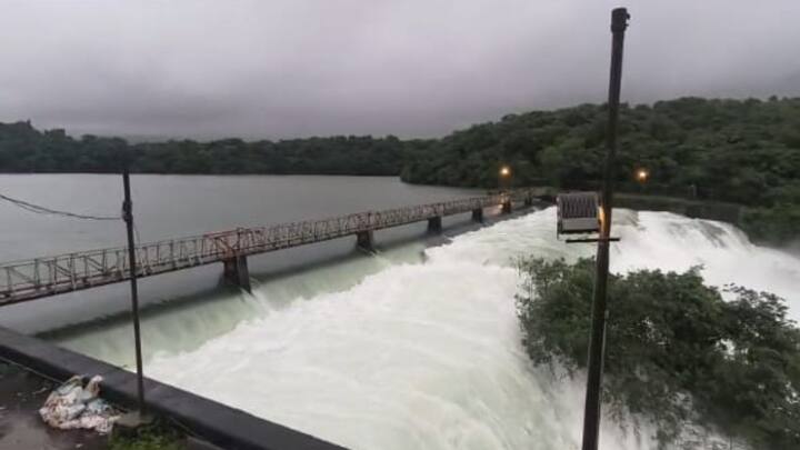 जिल्हा प्रशासनाने भोगावती नदीकाठच्या गावांना सतर्कतेचा इशारा दिला आहे.