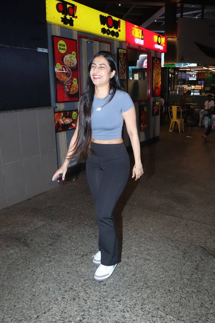 Users are raining likes and comments in these viral pictures and videos of actresses and choreographers.