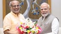 NDA के उपराष्ट्रपति पद के उम्मीदवार सीपी राधाकृष्णन से मिले PM मोदी, कहा- 'राष्ट्र के काम आएगा उनका अनुभव'