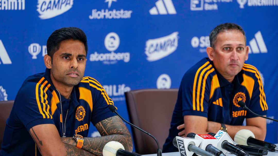 bcci persons stopped ajit agarkar for responding to question about match against Pakistan in asia cup 2025 Asia Cup 2025:సూర్యకుమార్, అగార్కర్‌ను పాకిస్తాన్‌ మ్యాచ్‌పై ప్రశ్నలు అడకుండా మీడియాను అడ్డుకున్నారా? ఎవరు జోక్యం చేసుకున్నారు?