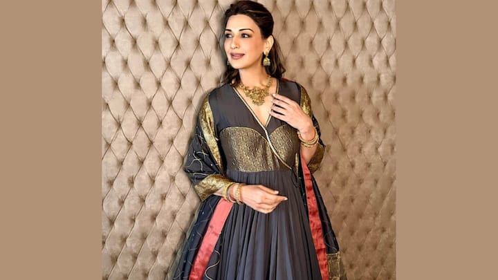 Sonali stunned in this blue angrakha-style suit enhanced with golden detailing. This timeless silhouette adds vibrance to festive wear. (Image Source: Instagram/ iamsonalibendre)