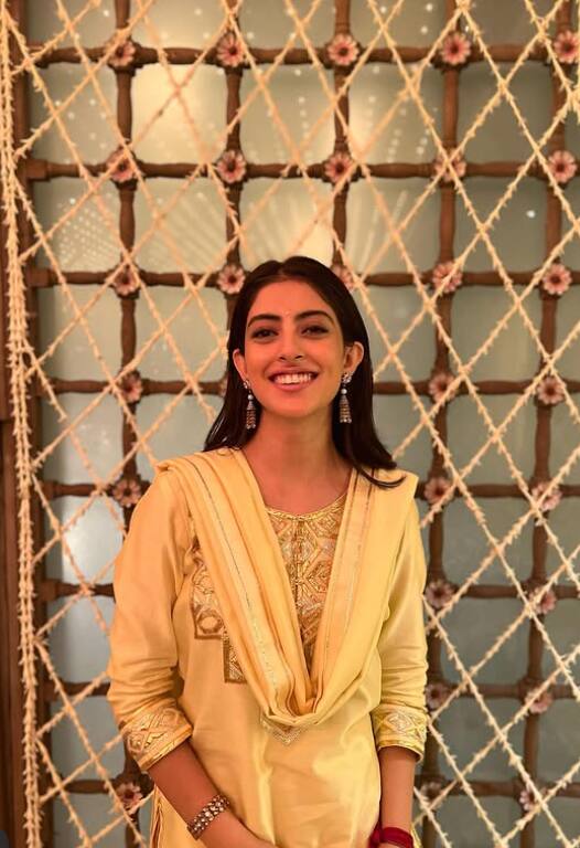 Navya suits look gorgeous. His simplicity is visible in this yellow suit. Long earrings are refining his look.