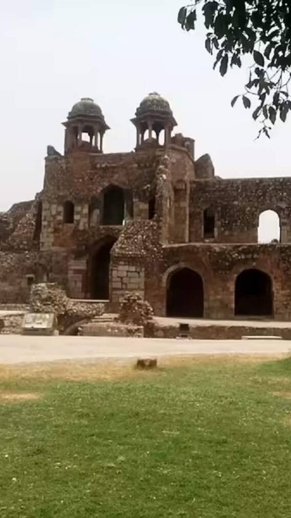 दिल्ली का पुराना किला, समेटे है पांडवों से लेकर अंग्रेजों तक की कहानी