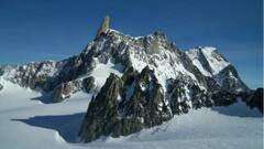 Pakistani Man Found in Melting Glacier: ৩০ বছর ধরে নিখোঁজ পাকিস্তানি যুবক, অবশেষে দেহ উগরে দিল হিমবাহ, ঠিক কী ঘটেছিল?