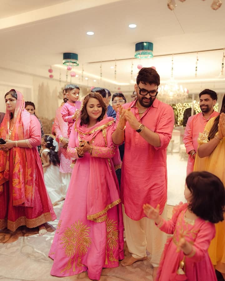 Kapil Sharma definitely puts photos with his family on the occasion of the festival. Kapil and Ginni have two cute children.