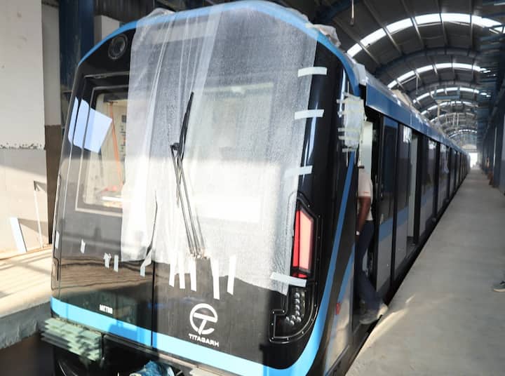 The Chief Minister said that we have been continuously inspection about the construction work of Patna Metro Rail Project so that construction is better. We have constantly instructed the officials regarding that there is no obstruction in the construction work.