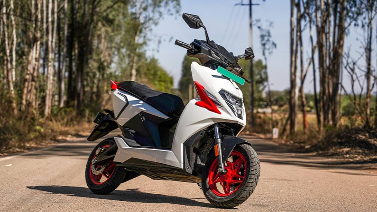 Simple One E Scooter: சிங்கிள் சார்ஜிலே 248 கி.மீட்டர் போலாம்.. சிம்பிள் ஒன் இ ஸ்கூட்டரின் விலை என்ன?