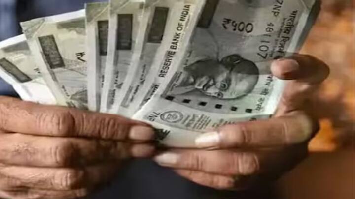 এই স্কিমের অধীনে নির্বাচিত প্রার্থী মাসে মাসে ৫০০০ টাকা করে বৃত্তি পাবে সরকারের তরফে। বড় প্রতিষ্ঠিত কর্পোরেট সংস্থায় শিক্ষানবিশ হিসেবে কাজের সুযোগ পাবেন।