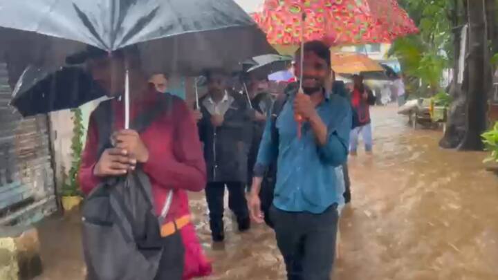 ठाणे रेल्वे स्टेशन येथील बस स्थानकावर तुफान गर्दी