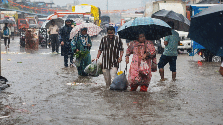 Maharashtra Flood Fury: 8 Dead In Nanded; Mumbai Records 300 mm Rain, Shinde Monitors Situation