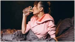 రాత్రి నిద్రపోయే ముందు నీరు తాగవచ్చా? ఆరోగ్యానికి మంచిదా? కాదా?