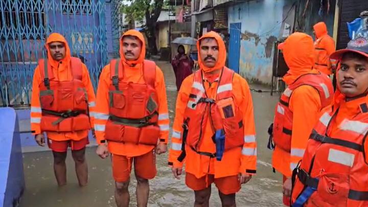 मिठी नदीचे पाणी पात्राबाहेर आल्यास धोकादायक परिस्थिती निर्माण होईल. त्यासाठी एनडीआरएफ पथक घटनास्थळी दाखल झाले आहे.