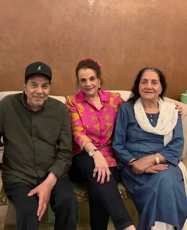 Dharmendra and Prakash Kaur with Mumtaz. This photo is from when Mumtaz arrived to meet Dharmendra and Prakash.