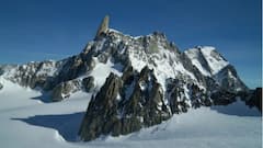 Pakistani Man Found in Melting Glacier: ৩০ বছর ধরে নিখোঁজ পাকিস্তানি যুবক, অবশেষে দেহ উগরে দিল হিমবাহ, ঠিক কী ঘটেছিল?