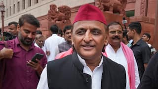 'ऐसे डबल इंजन पर धिक्कार है..', ट्रेन में ज्यादा लगेज पर जुर्माना लगाने की खबरों पर भड़के अखिलेश यादव