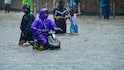 Mumbai Rains: ભારે વરસાદથી મુંબઈમાં અનેક વિસ્તારોમાં કમર સુધીના પાણી ભરાયા, સ્કૂલ-કોલેજ બંધ