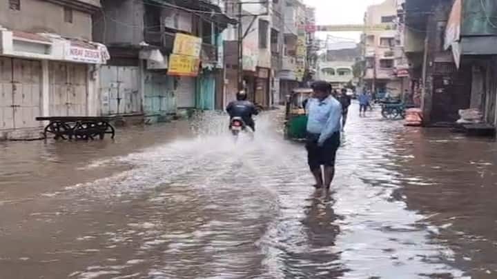 સૂત્રાપાડા તાલુકામાં વરસેલા મુશળધાર વરસાદના કારણે પ્રાંચી તીર્થમાંથી પસાર થતી સરસ્વતી નદીમાં નવા નીર આવ્યા હતા. પ્રાંચી તીર્થમાં બિરાજમાન માધવરાયજી ભગવાન પાણીમાં ગરકાવ થયા હતા. આ તરફ તાલાલા ગીરમાંથી પસાર થતી હિરણ નદીમાં ઘોડાપૂરની સ્થિતિ સર્જાઈ હતી. ગીર જંગલમાં મધરાતે બે ઈંચથી વધુ વરસાદ વરસ્યો હતો.