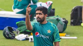 इज्जत प्यारी है तो रिटायरमेंट ले लो..., एशिया कप से बाहर किए जाने के बाद किसने बाबर आजम पर मारा ताना