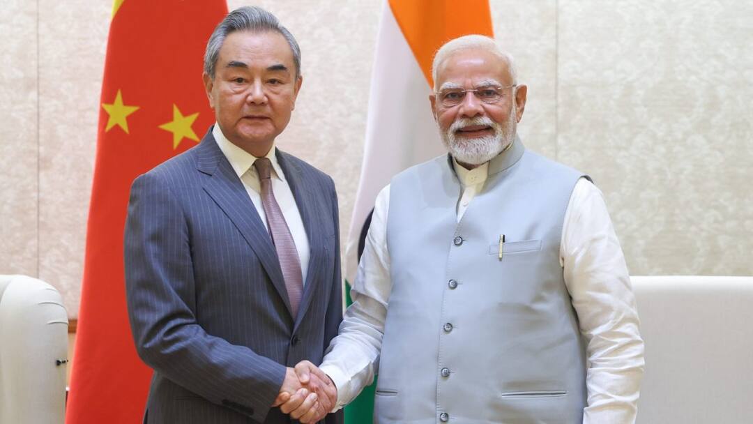 'शी जिनपिंग के साथ मीटिंग का इंतजार', चीनी विदेश मंत्री वांग यी से मिलने के बाद बोले PM मोदी PM modi meets china foreign minister wang yi talk on tariff border tensions Donald trump 'शी जिनपिंग के साथ मीटिंग का इंतजार', चीनी विदेश मंत्री वांग यी से मिलने के बाद बोले PM मोदी