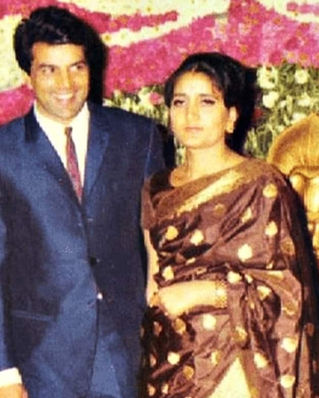 In this photo, light can be seen in brown saree. She has always been ahead in terms of fashion. Middle Parted hairstyle and heavy iMecup is improving Dharmendra's look.