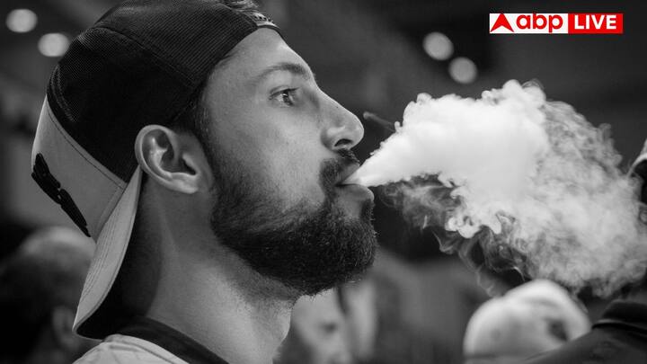 सबसे पहले बात करें वेपिंग की. आजकल युवा इसे स्टाइल मानते हैं और सोचते हैं कि यह स्मोकिंग से बेहतर है. लेकिन डॉक्टर चोपड़ा के अनुसार, वेपिंग स्मोकिंग जितना ही नुकसान करती है. नेशनल हेल्थ इंस्टिट्यूट (NIH) के आंकड़ों के मुताबिक, यह फेफड़ों और दिल दोनों को प्रभावित करती है.