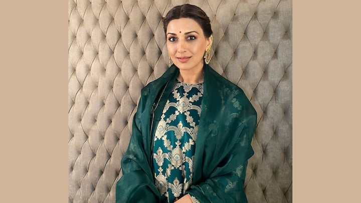 The actor looked radiant in this teal-green traditional suit, beautifully paired with gold jewellery. A graceful pick for any festive gathering. (Image Source: Instagram/ iamsonalibendre)