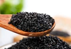 रोजाना चबाएं ये 6 काले बीज, पेट की चर्बी से लेकर गंभीर बीमारियां हो जाएंगी दूर