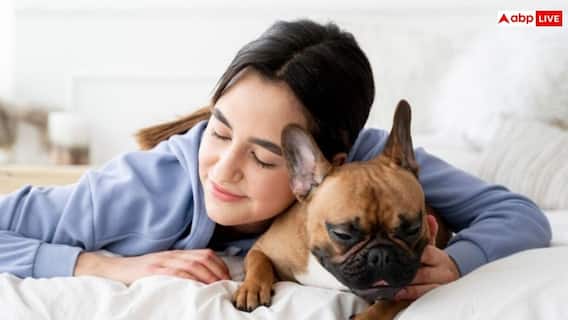 कुत्ते को अपने बिस्तर पर तो नहीं सुलाते आप, डॉक्टर्स से जानिए ये कितना खतरनाक