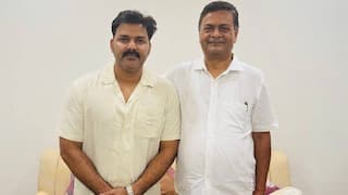 Bihar Politics: बिहार की सियासत में नया समीकरण गढ़ रहे पवन सिंह? पूर्व मंत्री के साथ तस्वीर ने मचाई हलचल
