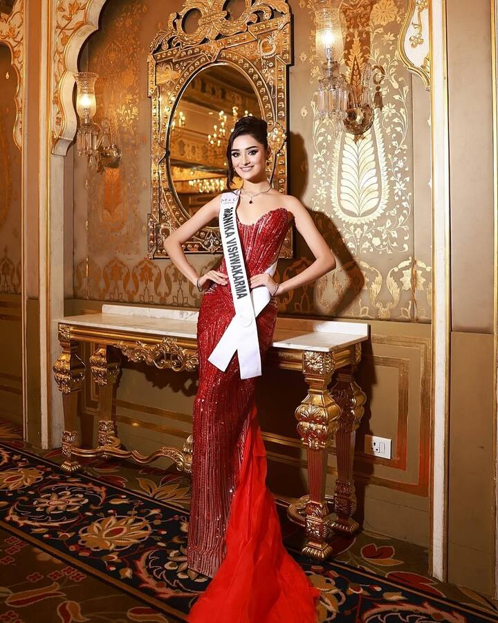 She received the crown from Rhea Singha, Miss Universe India 2024.