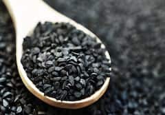 रोजाना चबाएं ये 6 काले बीज, पेट की चर्बी से लेकर गंभीर बीमारियां हो जाएंगी दूर