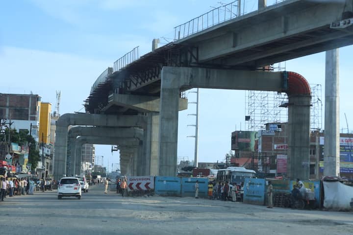 On this occasion, Principal Secretary to Chief Minister Deepak Kumar, Urban Development and Housing Department Secretary Abhay Kumar Singh, Chief Minister's Secretary Kumar Ravi, Commissioner of Patna Division, Dr. Chandrashekhar Singh, District Magistrate of Patna, Dr. Tyagarajan SM. Including other senior officers of Patna Metro Rail Project were present.