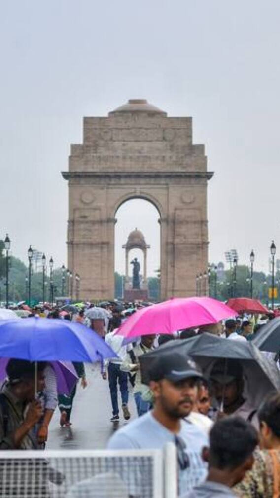 दिल्ली में कभी धूप तो कभी बारिश, जानें- आज कैसा रहेगा मौसम?