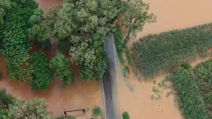 राधानगरी धरणाचे सध्या 3 दरवाजे खुले आहेत.