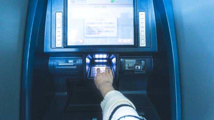 তাই এটিএম পিন সুরক্ষিত রাখা খুবই জরুরি। সামান্য ভুলেই আপনার টাকা চুরি হতে পারে এবং আপনার অজান্তেই ঘটতে পারে দুর্ঘটনা।