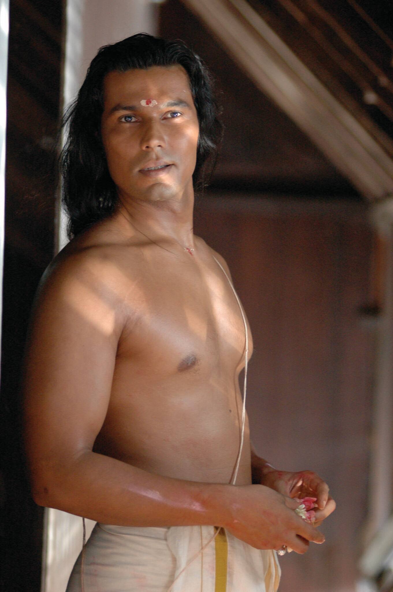 In the 2008 film Rang Rasiya, Randeep played the lead role of Indian painter Raja Ravi Verma. The film could not be released for a long time, but when it happened, Randeep's performance was greatly appreciated. This character was full of art and sensitivity.