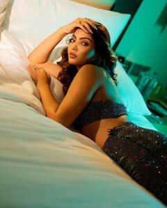 Akanksha Puri Photo: સ્ટાઇલિશ આઉટફીટમાં આકાંક્ષા પુરીએ આપ્યા ગ્લેમરસ પોઝ