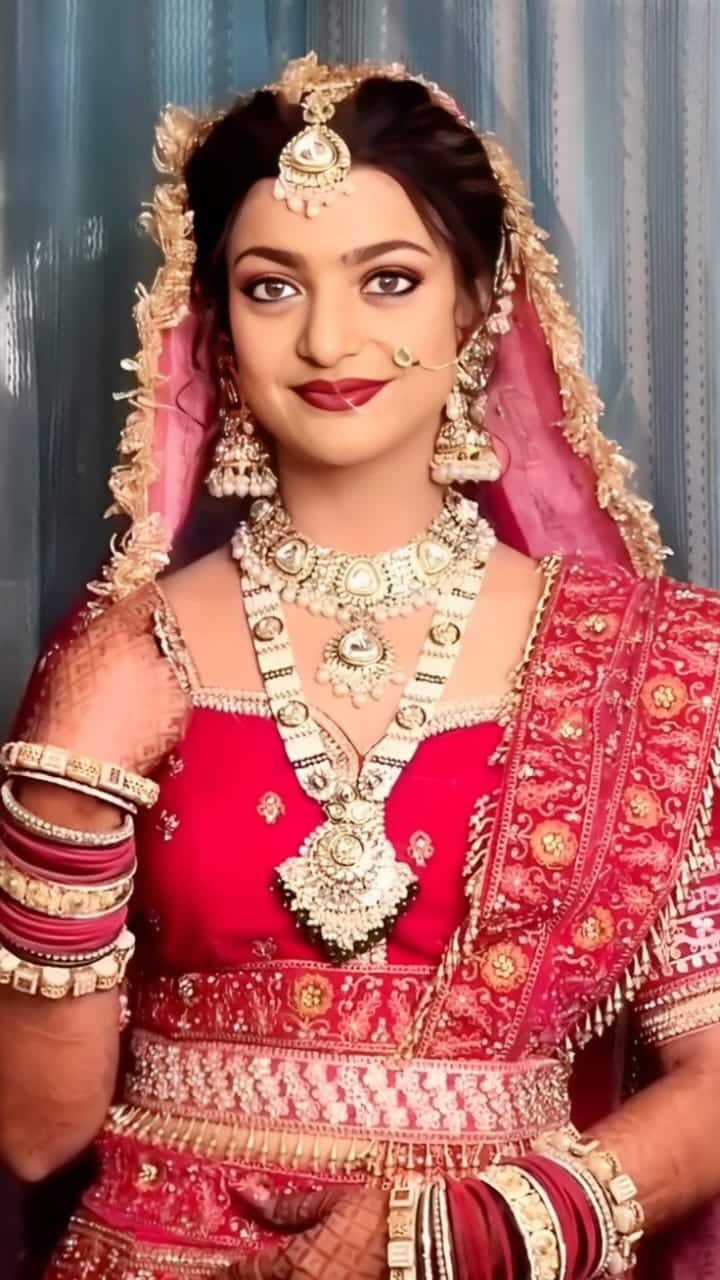 महाकुंभ मेले के दौरान मोनालिसा के इतने वीडियो बने कि वो वायरल हो गईं और फिल्ममेकर सनोज मिश्रा ने खुद मोनालिसा के घर जा कर उन्हें अपनी अगली प्रोजेक्ट का हिस्सा बनाया.
