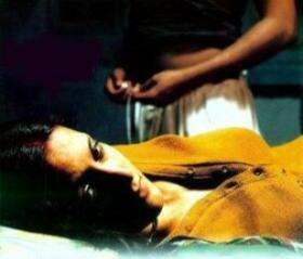 या सिनेमाचा विषय अगदी वेगळा, एका गावातील अनिष्ठ रुढी, प्रथा-परंपरांवर आहे. हा विषय एवढा धाडसी आहे की, तो तुम्हाला विचार करायला भाग पाडतो. सिनेमात एका मुलीचं पाच सख्ख्या भावांशी लग्न होतं. पण, सासरी आल्यावर तिला अनेक भयावह अनुभव येतात.