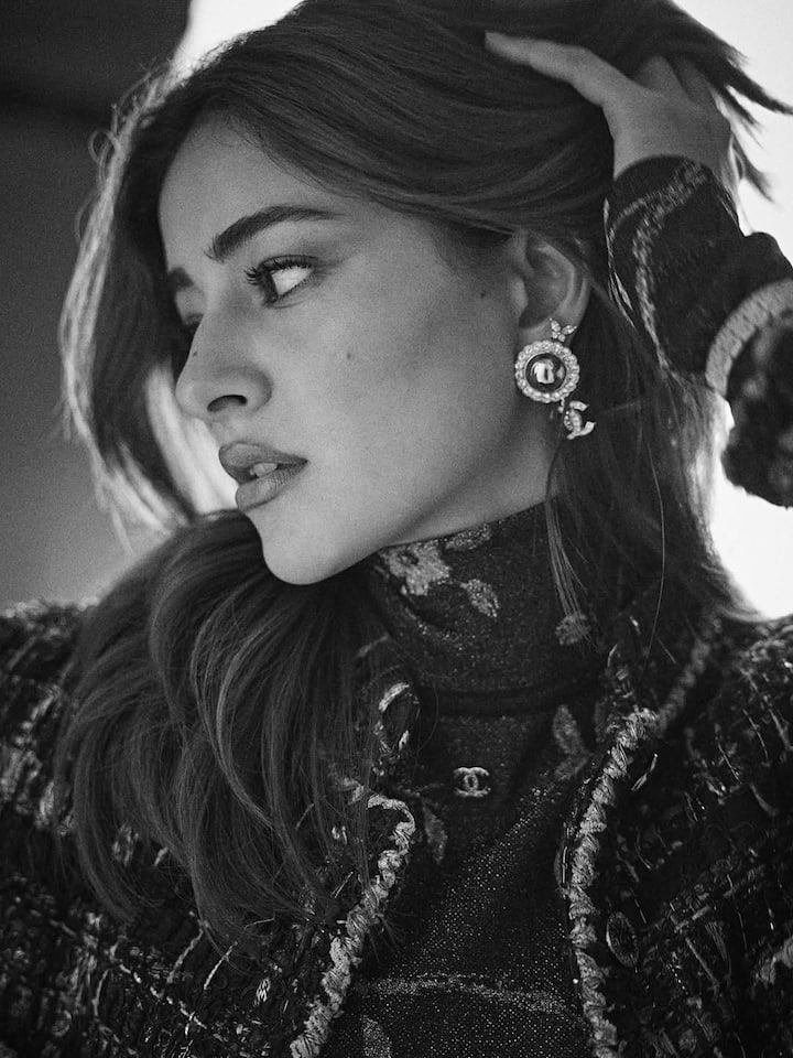 The choice of styling in black and white photography shifts the focus completely to her features—her radiant skin, sharp jawline, and striking expressions, which speak volumes without the need for heavy styling.