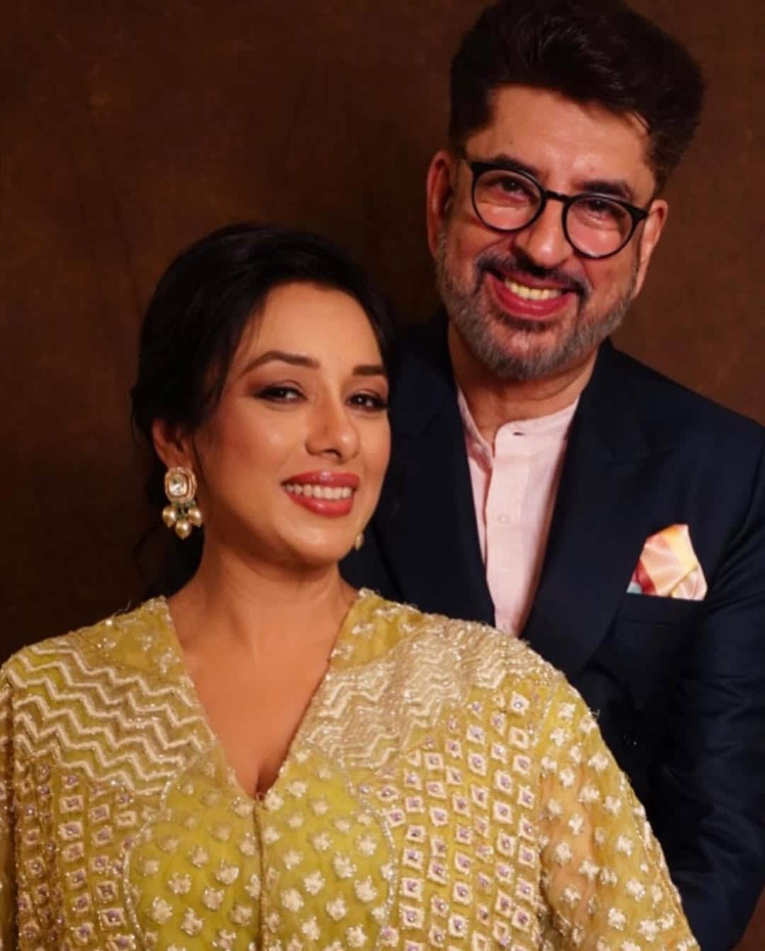 In an interview to Mashable India, Rupali said that his first meeting with Ashwin was during an ad shoot. In this ad, the actress played the role of a 60 -year -old woman.