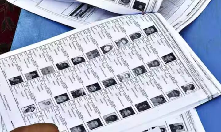 ਸਭ ਤੋਂ ਪਹਿਲਾਂ, ਜਦੋਂ ਤੁਹਾਡਾ ਨਾਮ ਵੋਟਰ ਸੂਚੀ ਵਿੱਚ ਨਹੀਂ ਹੁੰਦਾ ਤਾਂ ਤੁਹਾਡੇ ਲੋਕਤੰਤਰੀ ਅਧਿਕਾਰ ਅਧੂਰੇ ਰਹਿ ਜਾਂਦੇ ਹਨ। ਹਰੇਕ ਨਾਗਰਿਕ ਨੂੰ ਆਪਣਾ ਪ੍ਰਤੀਨਿਧੀ ਚੁਣਨ ਦਾ ਅਧਿਕਾਰ ਹੁੰਦਾ ਹੈ ਅਤੇ ਜਦੋਂ ਸੂਚੀ ਵਿੱਚੋਂ ਨਾਮ ਗਾਇਬ ਹੁੰਦਾ ਹੈ, ਤਾਂ ਇਹ ਅਧਿਕਾਰ ਖੋਹ ਲਿਆ ਜਾਂਦਾ ਹੈ। ਇਹ ਨਾ ਸਿਰਫ਼ ਤੁਹਾਡੇ 'ਤੇ, ਸਗੋਂ ਪੂਰੇ ਖੇਤਰ ਦੇ ਨਤੀਜਿਆਂ 'ਤੇ ਵੀ ਅਸਰ ਪਾ ਸਕਦਾ ਹੈ।