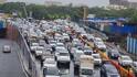 Mumbai Traffic: मुसळधार पाऊस अन् वाहतूक कोंडी; मुंबईच्या पश्चिम द्रुतगती महामार्गावर वाहनांच्या रांगा, अर्ध्या तासाच्या प्रवासासाठी लागतायत अडीच तास