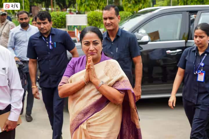 दिल्लीच्या मुख्यमंत्री रेखा गुप्ता यांच्यावर झालेल्या हल्ल्याच्या प्रकरणात आरोपीची ओळख पटली आहे. पोलिसांच्या तपासानुसार हल्ला करणारा व्यक्ती राजेश भाई सकरिया असून तो गुजरातमधील राजकोट येथील रहिवासी आहे.