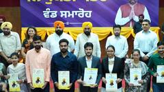 ਮੁੱਖ ਮੰਤਰੀ ਮਾਨ ਨੇ 271 ਨੌਜਵਾਨਾਂ ਨੂੰ ਵੰਡੇ ਨਿਯੁਕਤੀ ਪੱਤਰ, ਹੁਣ ਤੱਕ ਦਿੱਤੀਆਂ 55,201 ਨੌਕਰੀਆਂ